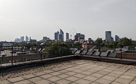 High-Ceiling Flat With Rooftop & Skyline View